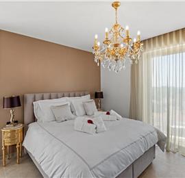 4 bedroom villa with indoor and outdoor pools in Galižana, Istria, sleeps up to 8